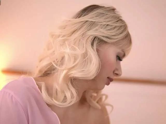 Offline AdelineKing on BongaCams