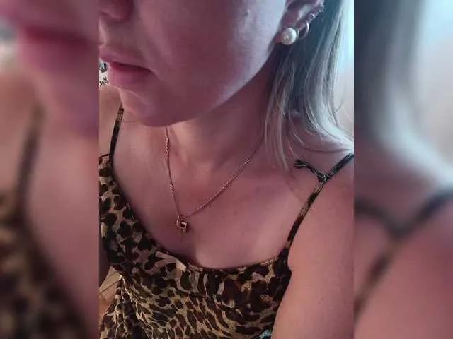 Offline Alenushka888 on BongaCams