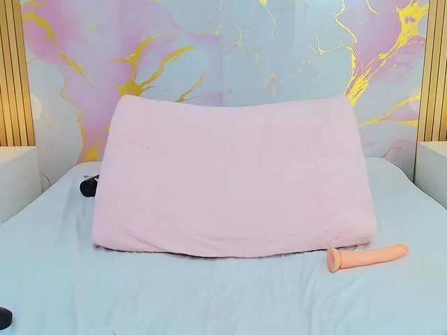 Offline AlishaDixon on BongaCams