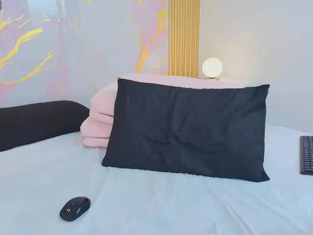 Offline AlishaDixon on BongaCams