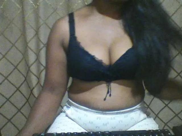 Offline Amandinea on BongaCams