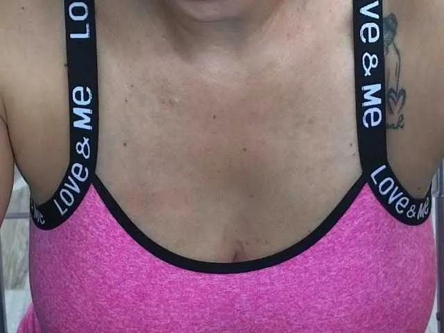 Offline caro-hot on BongaCams