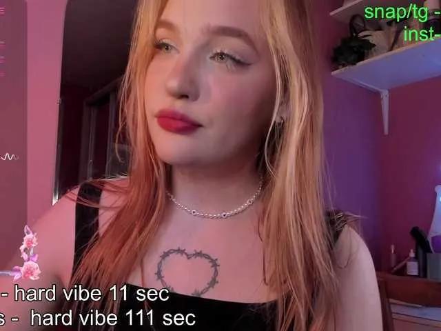 Offline CarolineLovers on BongaCams