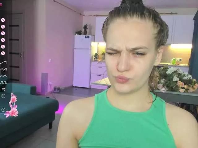 Offline CarolineLovers on BongaCams