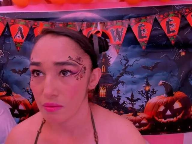 Offline charlotte-111 on BongaCams