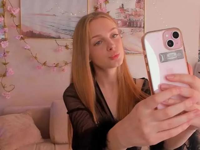 Offline CrimsonAura on BongaCams