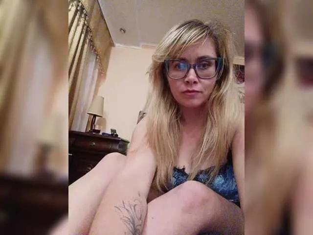Offline Crystal00Girl on BongaCams