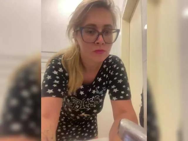 Offline Crystal00Girl on BongaCams