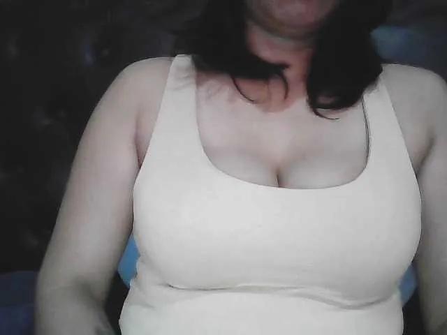 Offline Denise32 on BongaCams