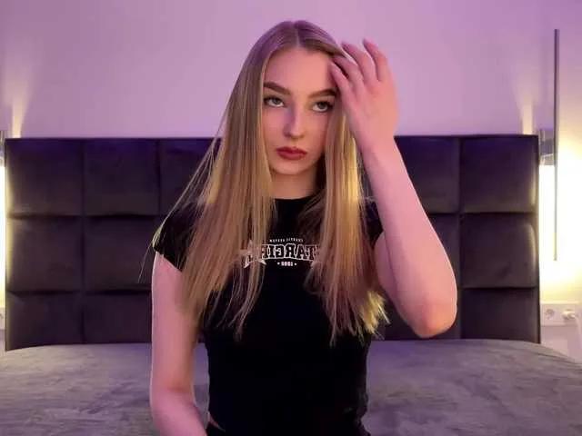 Offline DiamondLily on BongaCams