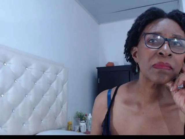 ebonymilf — BESOS , CARICIAS, JUEGO  DE ROLES , SEXO ORAL