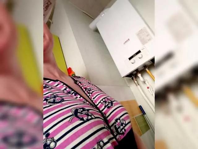 Offline Elena565-1 on BongaCams