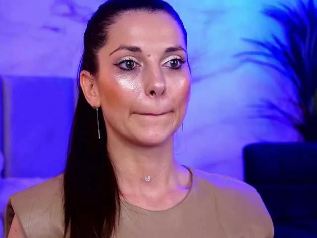 Offline EllyLynn on BongaCams