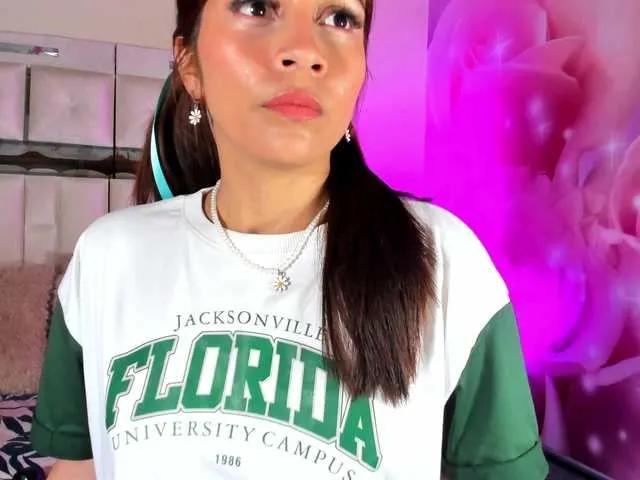 Offline emiliclark on BongaCams