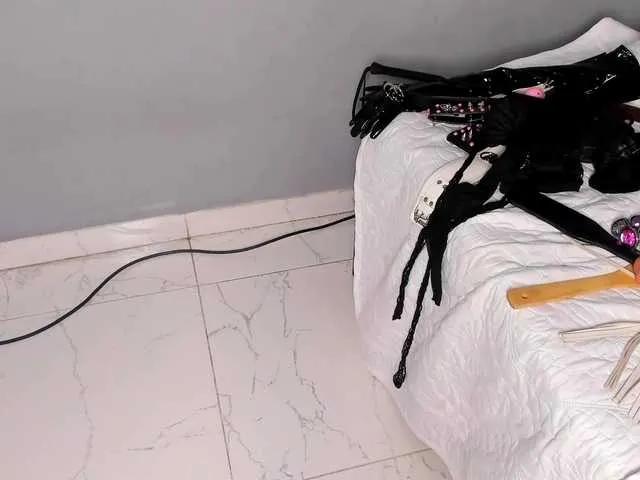 Offline EmilyBeltonn on BongaCams