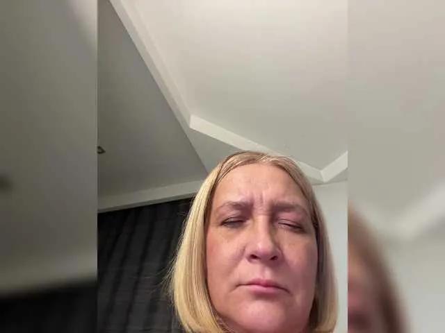 Offline Eva-Bella on BongaCams