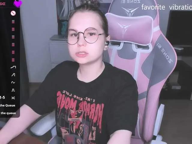 Freechat hellfire-club on BongaCams