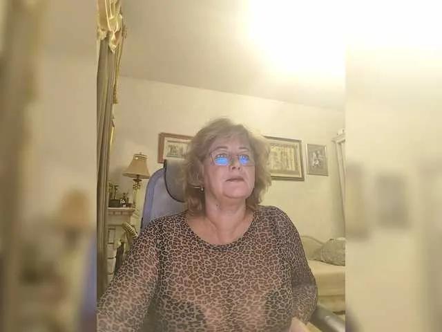 Offline KarinkaSweet on BongaCams