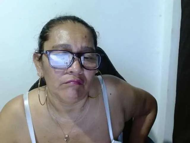 Freechat katiamature on BongaCams