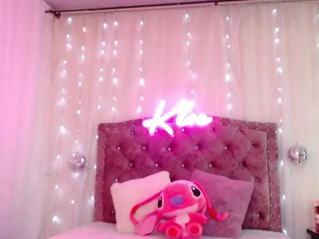 BongaCams KloeFernandez is Freechat KloeFernandez — VIBRATIONS DRIVE ME CRAZY