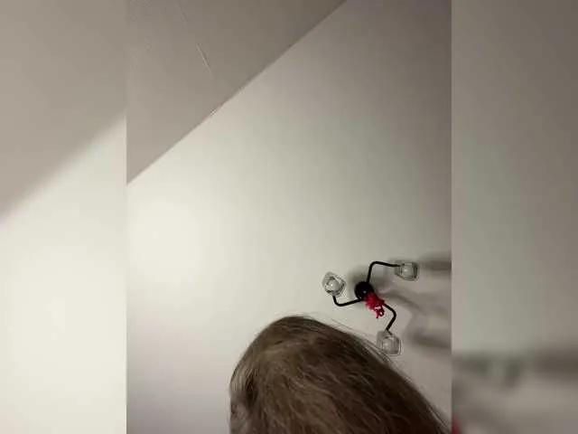 Offline LadyEmily on BongaCams