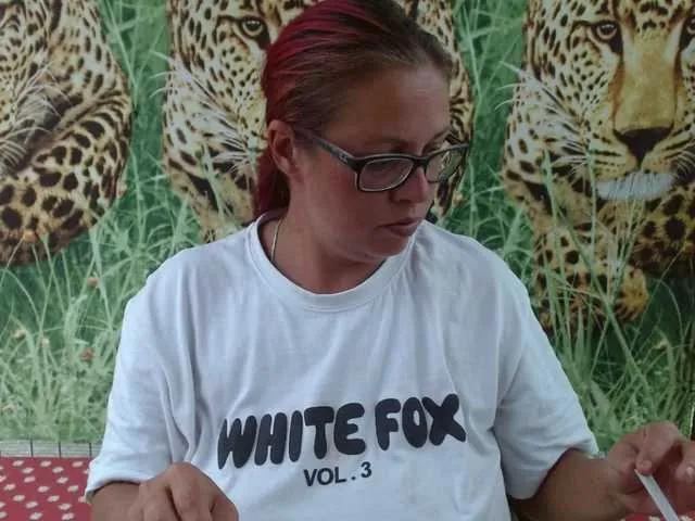 Offline LadyHellene on BongaCams