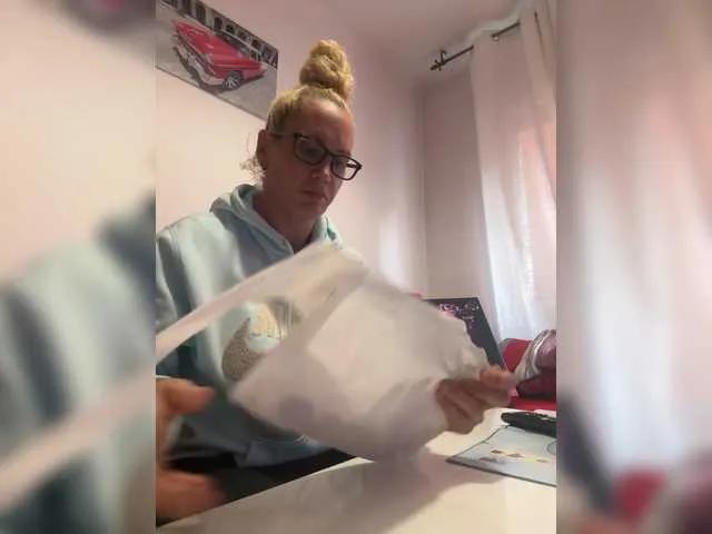 Offline Latinasexy4 on BongaCams