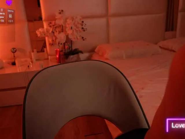 Offline LilyColins on BongaCams