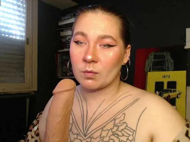 Offline Lilye on BongaCams