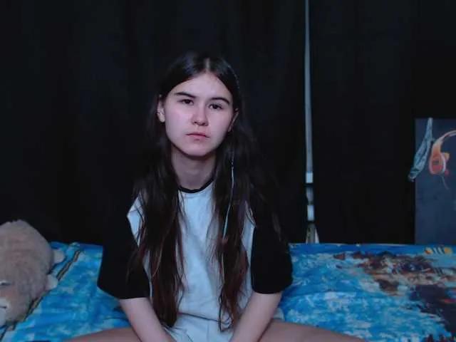 Freechat littleowlx on BongaCams