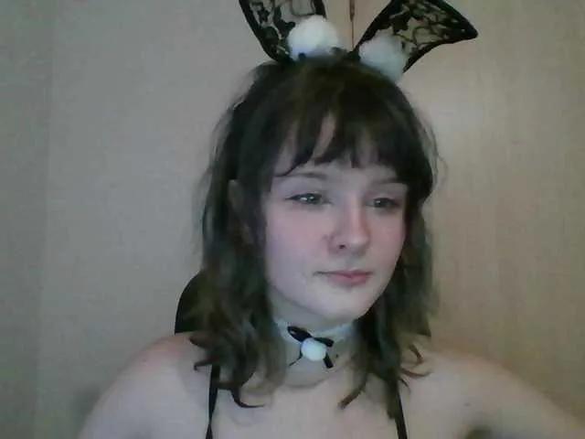 Offline Lunette on BongaCams