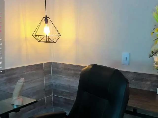 Offline LussieWillow on BongaCams