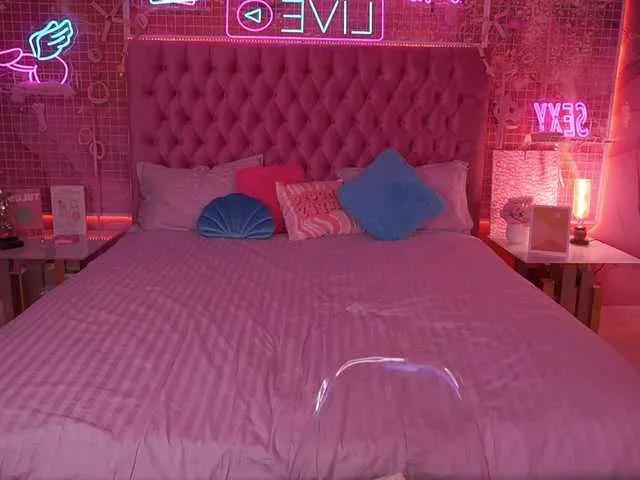 Offline MadissonSoft on BongaCams