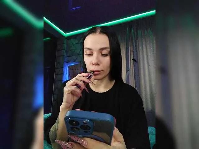 Offline MaidenCrystal on BongaCams