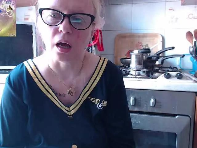 Offline martachatte19 on BongaCams