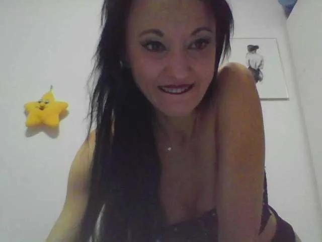 BongaCams MilfSindy is Freechat MilfSindy — Hot and mature lady who likes to stand by the body, experienced but sweet, horny and always ready, without headaches and open to new things. What awaits us here? That depends only on us :)