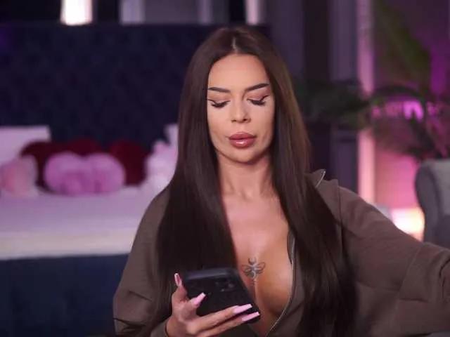 Offline MissKiarra on BongaCams