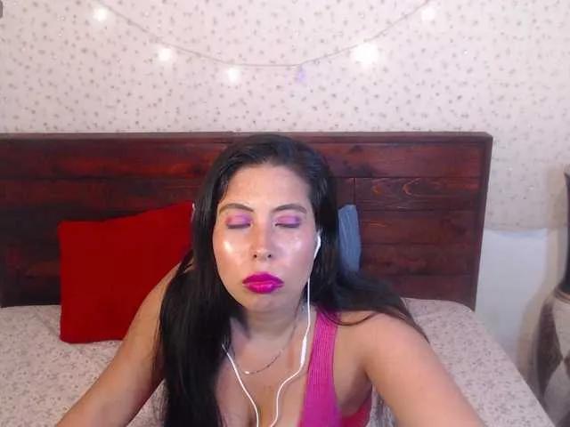 Offline NikkiMilky on BongaCams