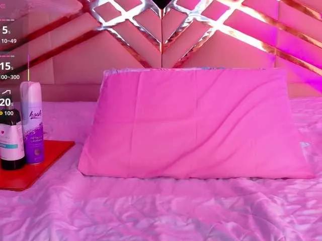 Offline playfulcurvy on BongaCams