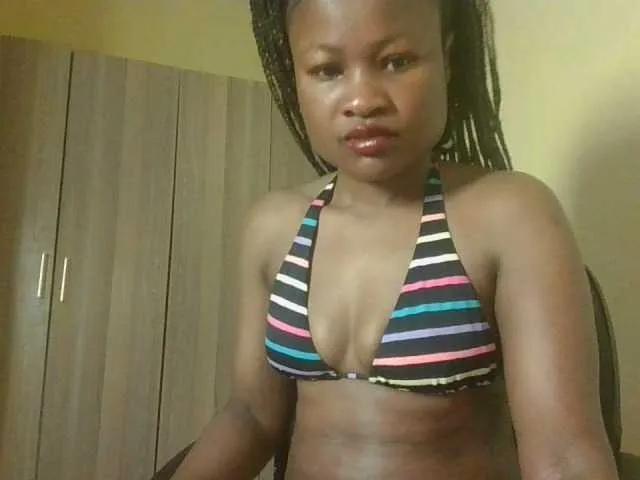 Freechat queenivy on BongaCams