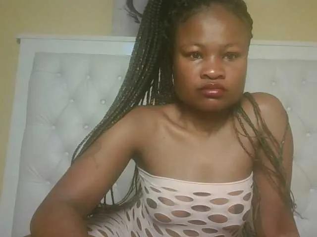 Freechat queenivy on BongaCams