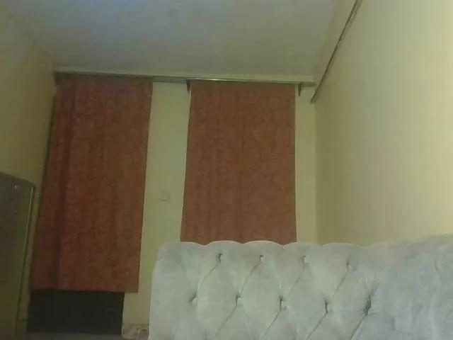 Freechat queenivy on BongaCams