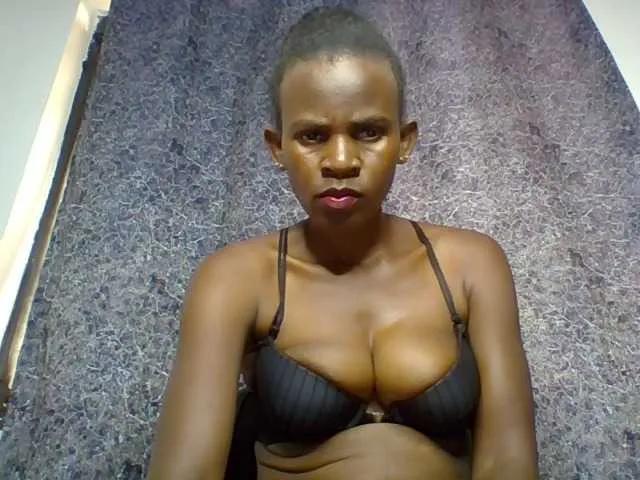 Freechat Queenyann on BongaCams