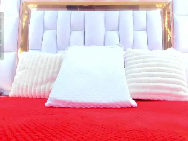 Freechat RileySweet on BongaCams