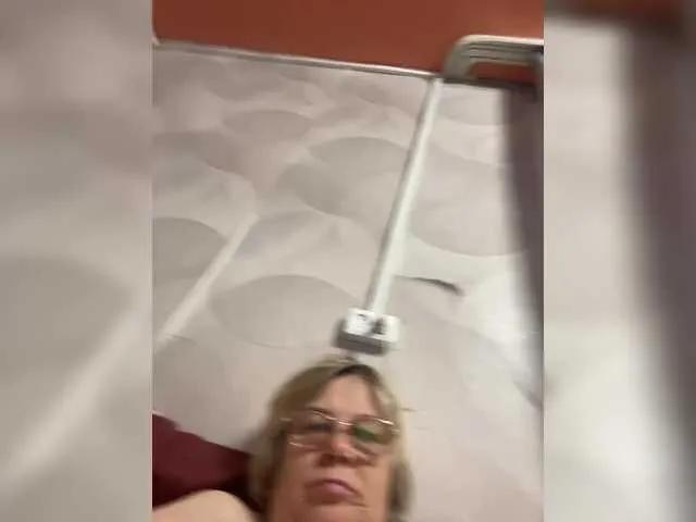 Offline Sexi45 on BongaCams