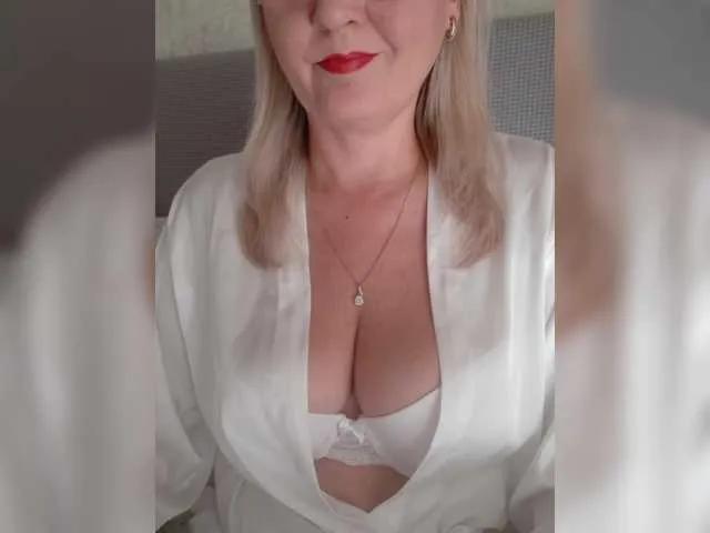 Offline SexiestJess45 on BongaCams