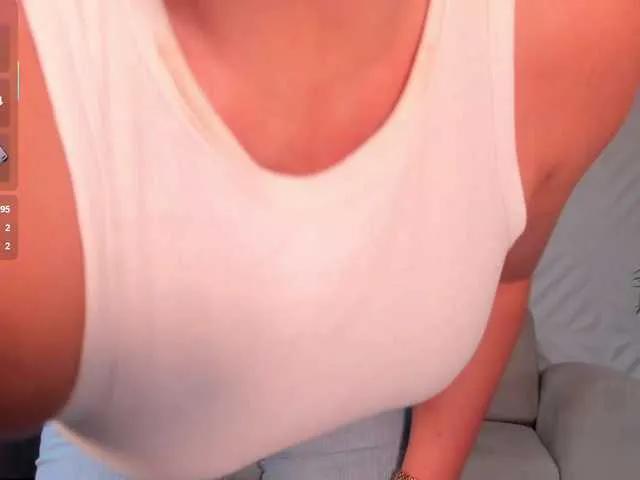 SophieBarnett — A smile.
Big dicks and big tips.