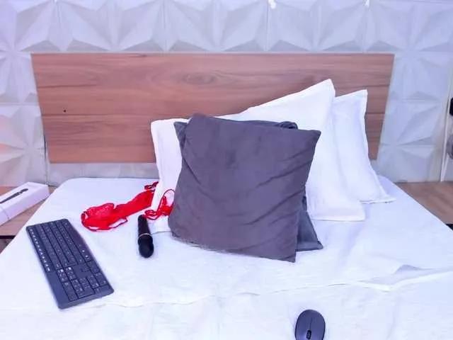 BongaCams StaceyWhite is Freechat StaceyWhite — I love to know the fantasies of my users and try to make them come true, I love to feel the vibrations of my toy