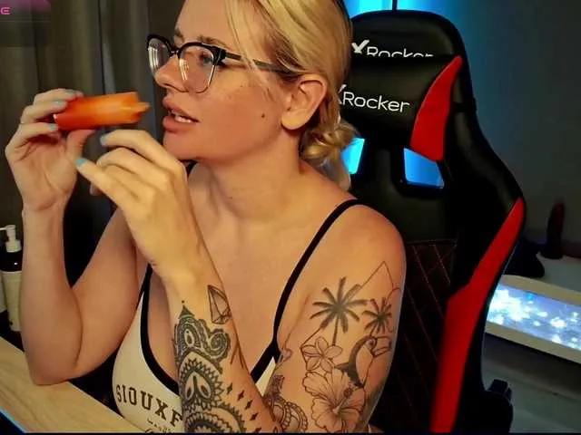 Offline sweetshyann111 on BongaCams