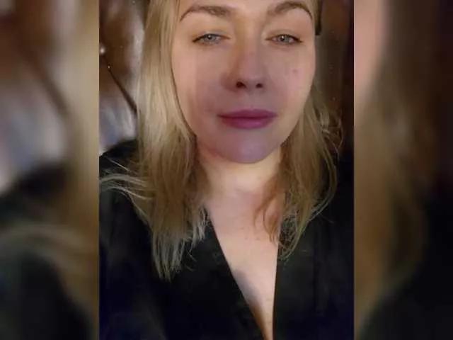 Offline Yesenia-1 on BongaCams